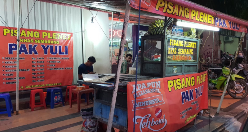 pisang plenet khas semarang
