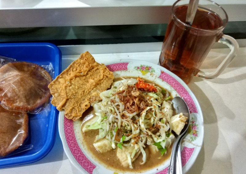 kupat tahu pojok magelang