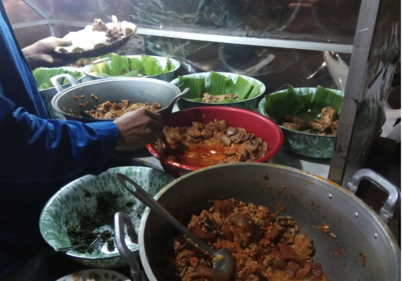 makanan gudeg pedes mbah jo