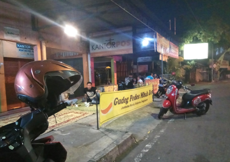 lokasi gudeg pedes mbah jo