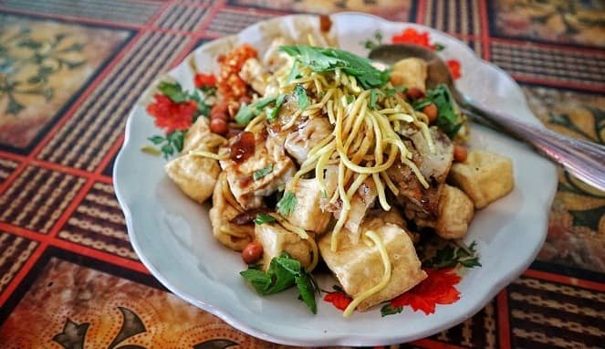 tahu kupat sido mampir