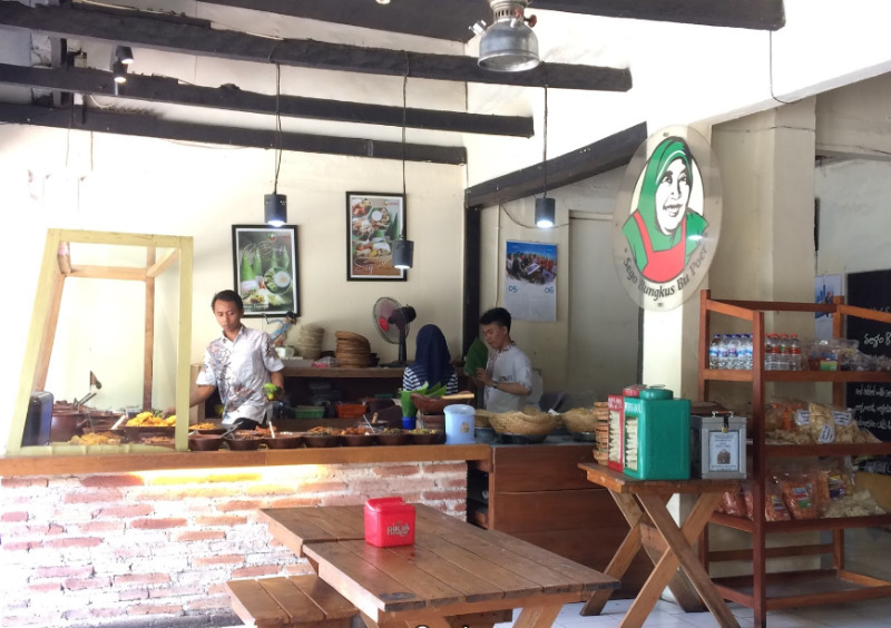 lokasi sego bungkus bu poer banyuwangi