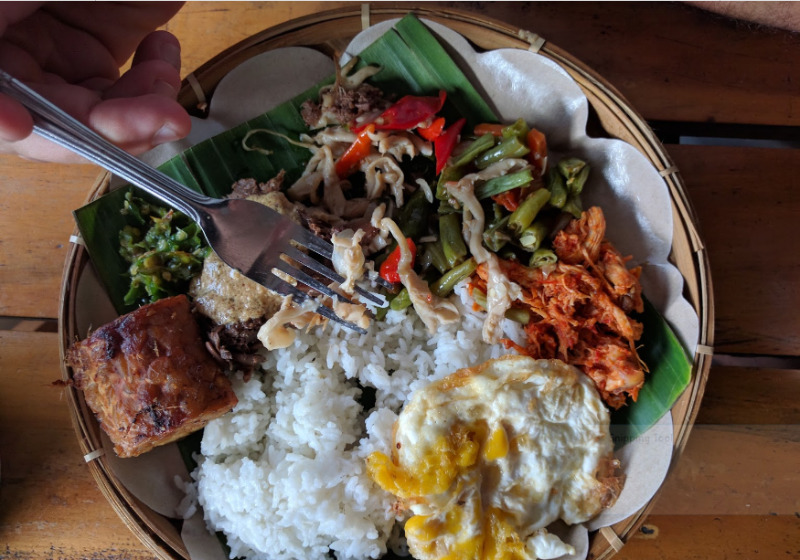 menu sego bungkus bu poer banyuwangi