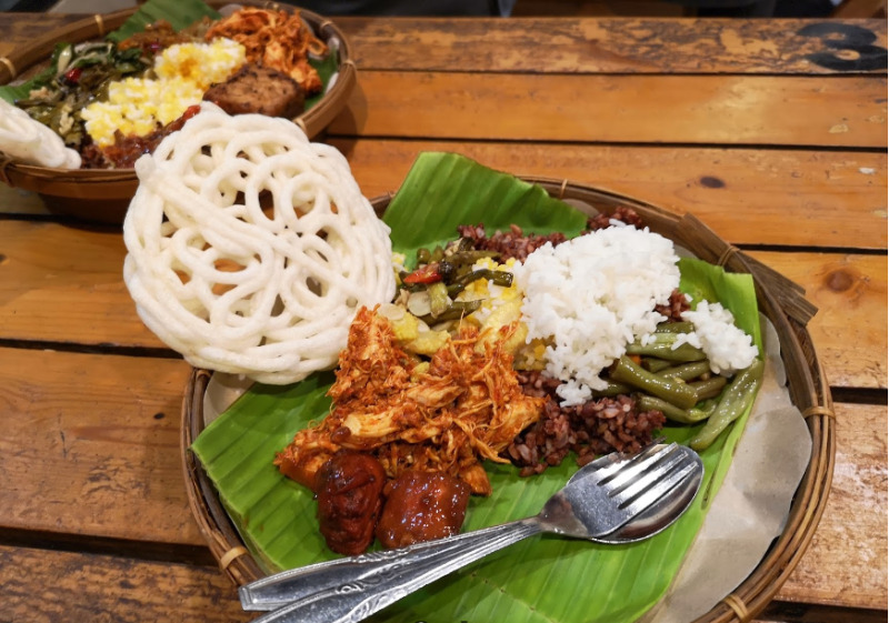 makanan sego bungkus bu poer banyuwangi