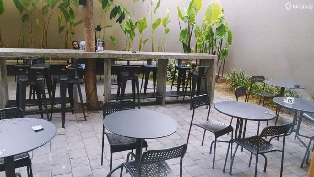 cafe terdekat