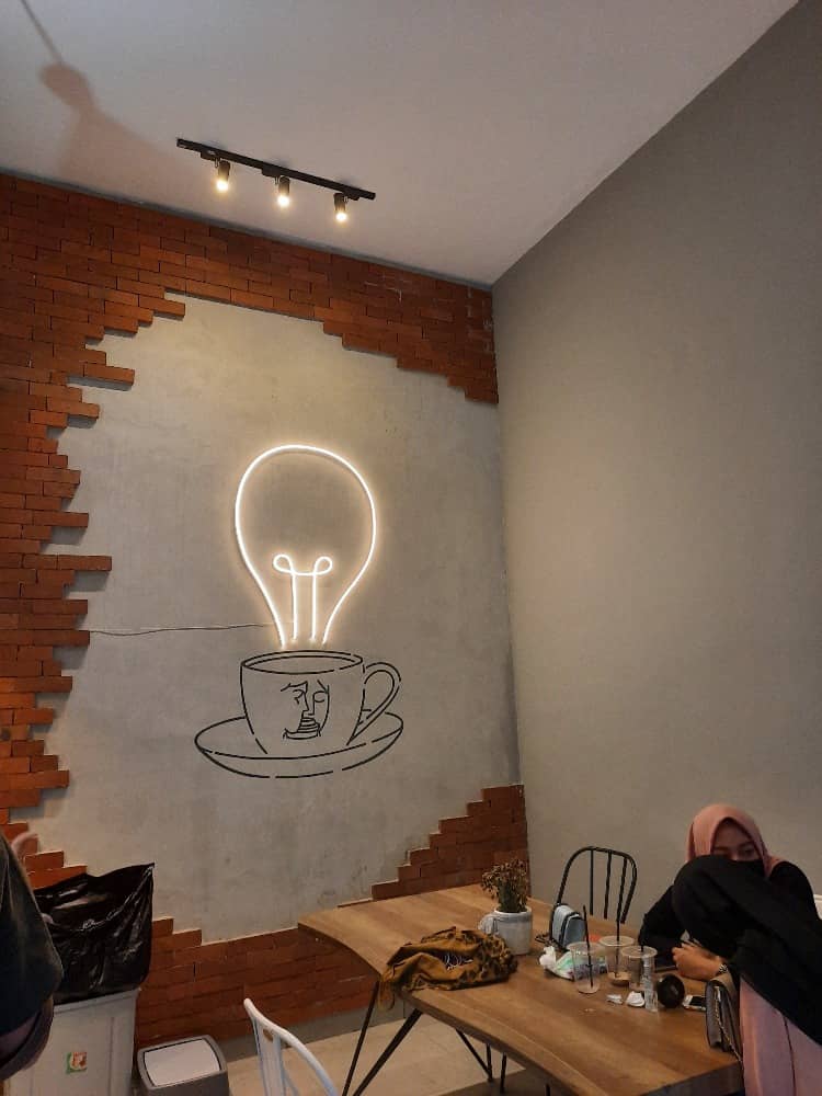 AADK Coffe and eatery cafe terdekat