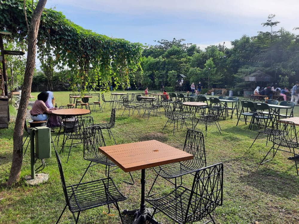 cafe buat nongkrong di Surabaya