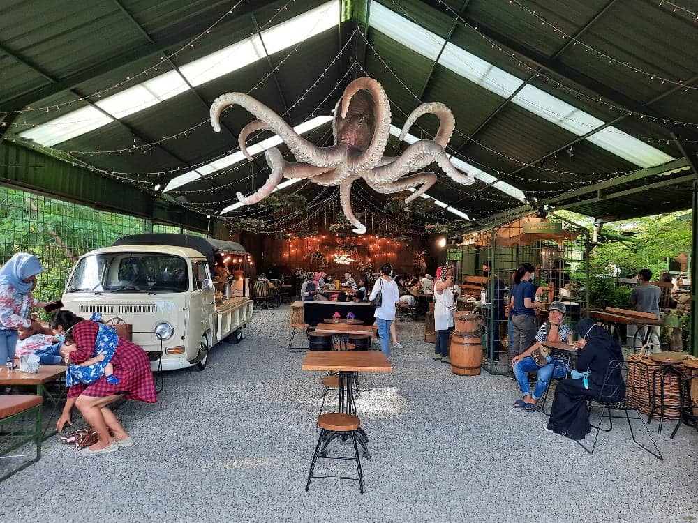 cafe bernuansa alam di Surabaya