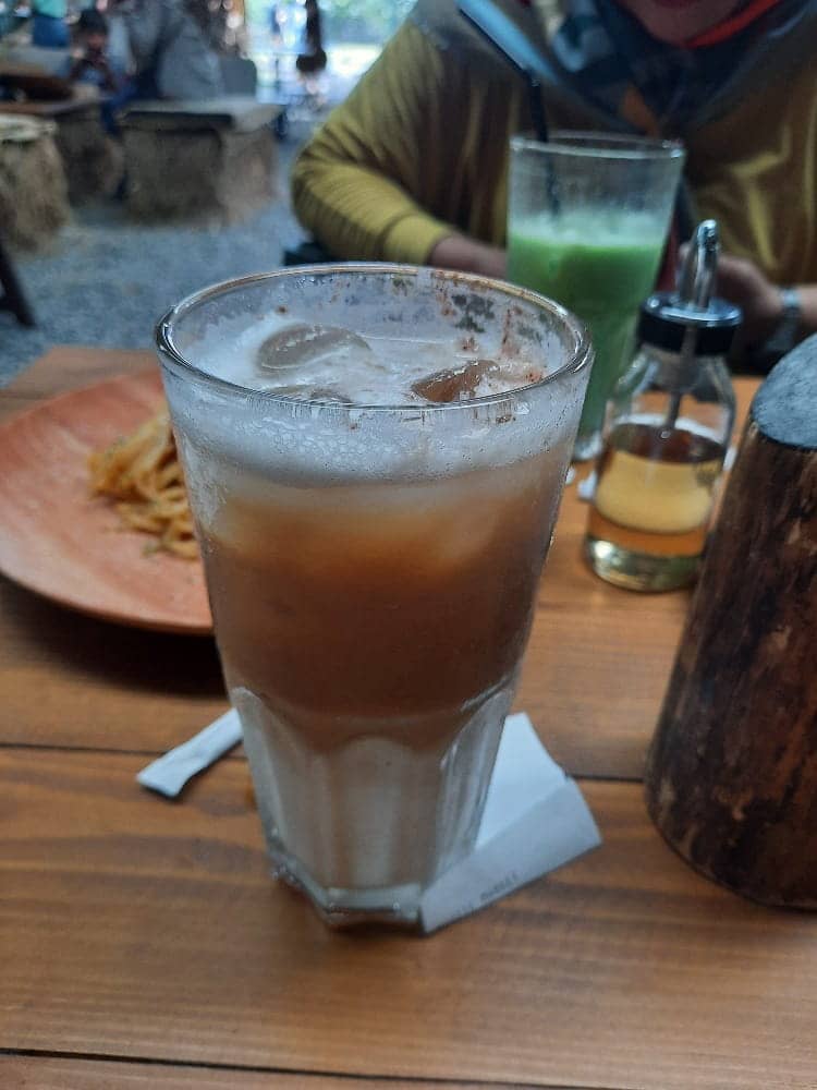 Rustic Market Caffe and Eatery cafe hits di Surabaya
