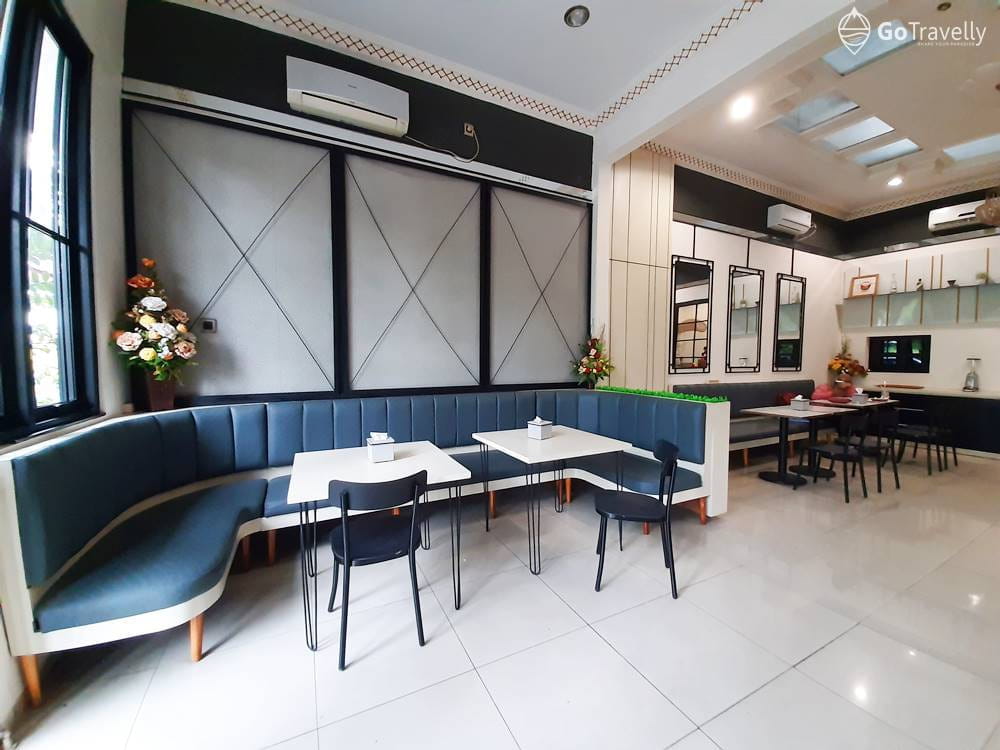 cafe hits Surabaya