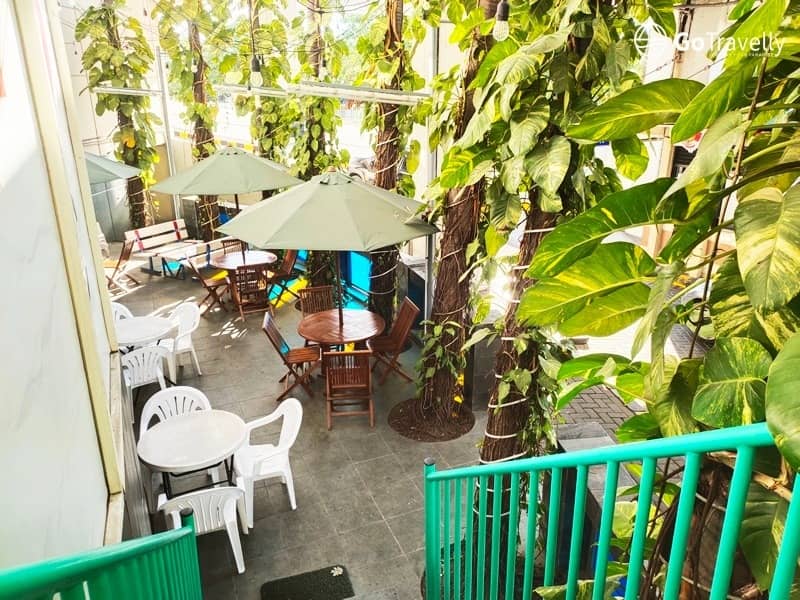 cafe unik surabaya
