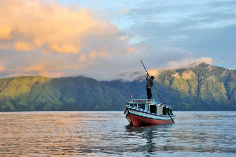 danau ranau sumatera selatan