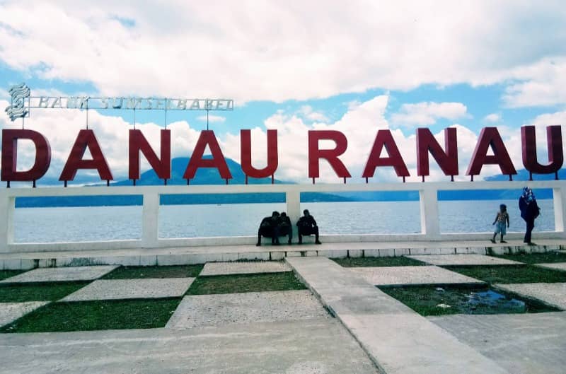 danau ranau sumatera selatan