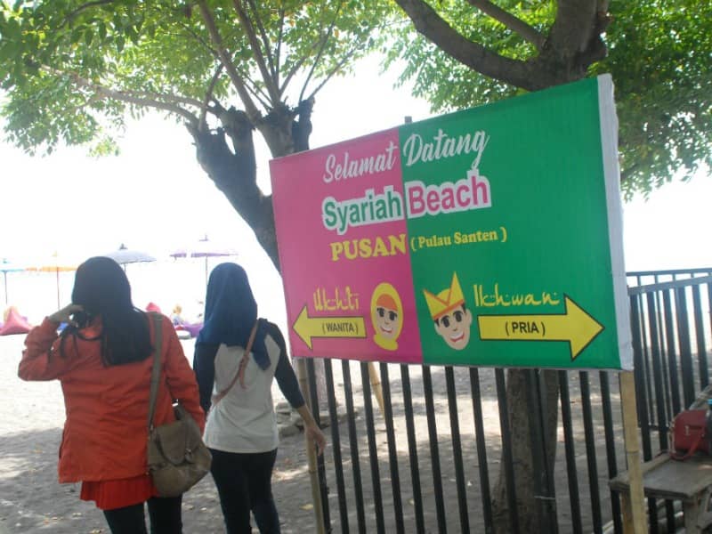 pantai syariah banyuwangi