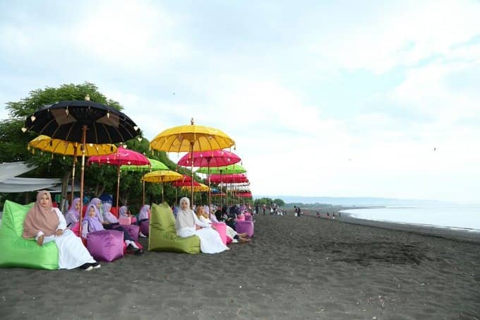pantai syariah banyuwangi