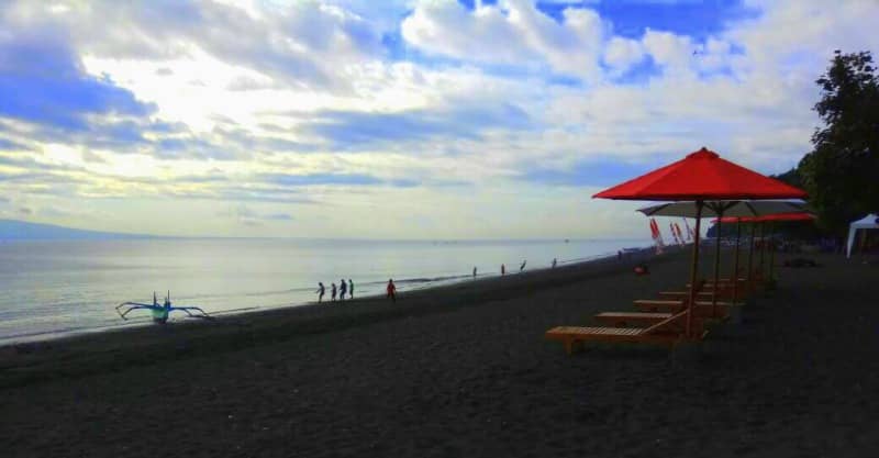 pantai syariah banyuwangi