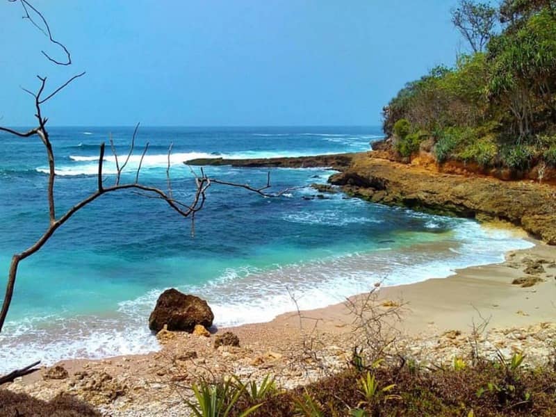 pantai karang pandan