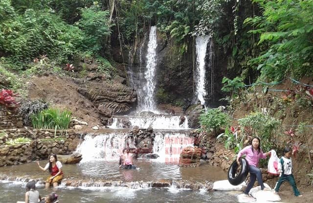 air terjun kembar