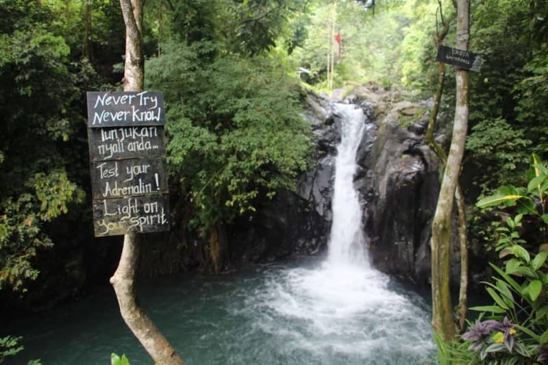 air terjun di sambangan secret garden bali