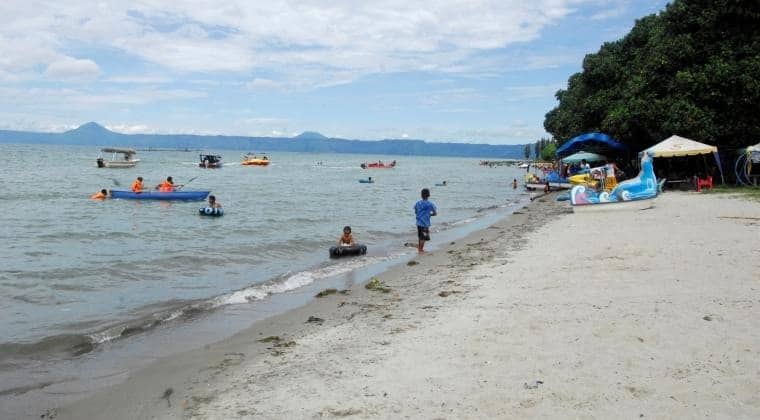 pantai pasir putih parbaba