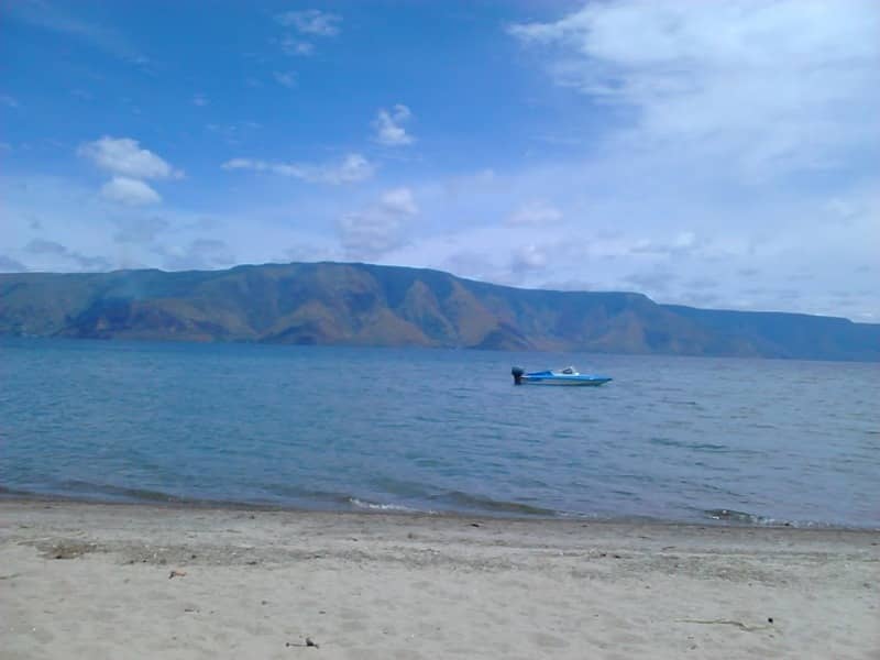 pantai pasir putih parbaba