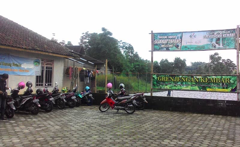 tempat parkir air terjun grenjengan