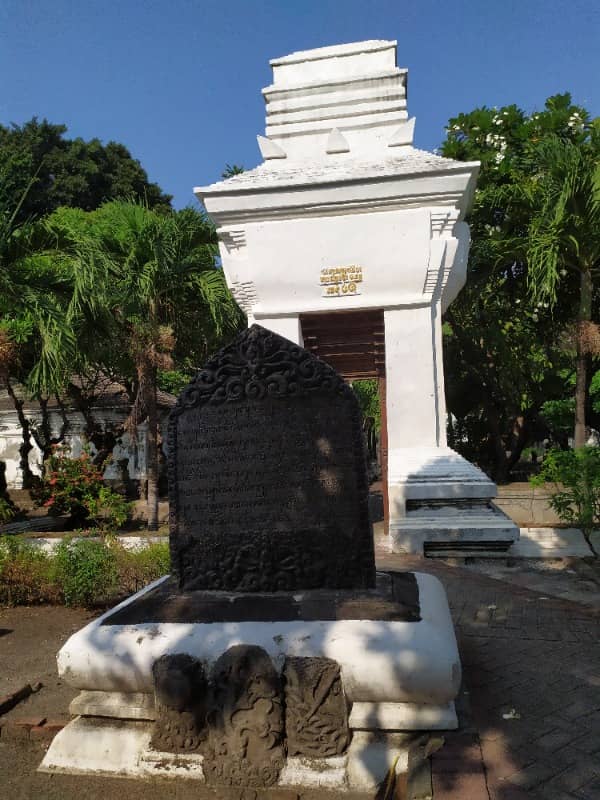 makam sunan maulana malik ibrahim