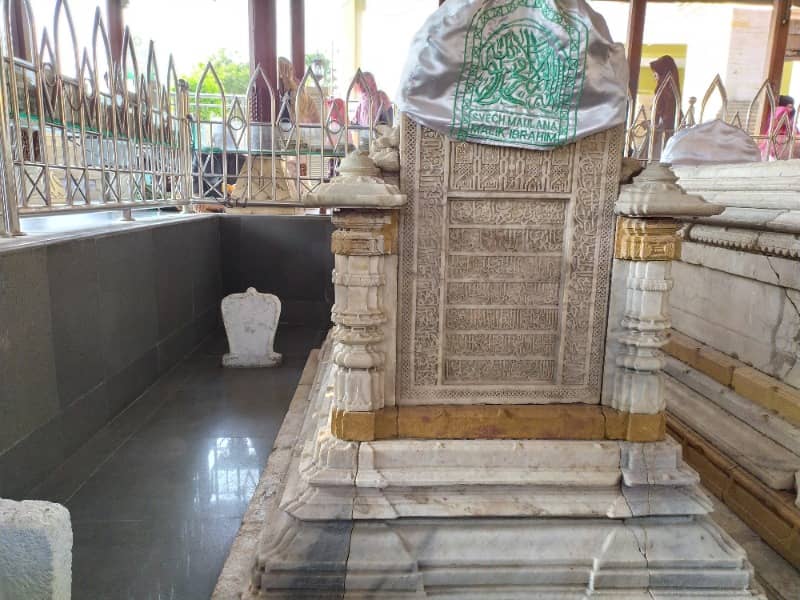 makam sunan maulana malik ibrahim