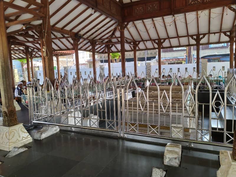 makam sunan maulana malik ibrahim