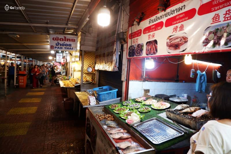 chiang rai night bazaar