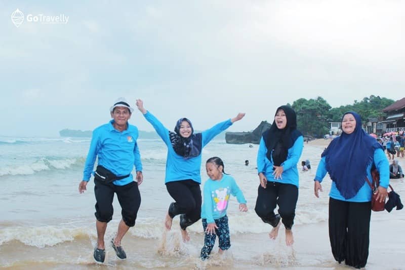 Pantai Indrayanti Yogyakarta: Pantai Indah dengan Fasilitas Lengkap!