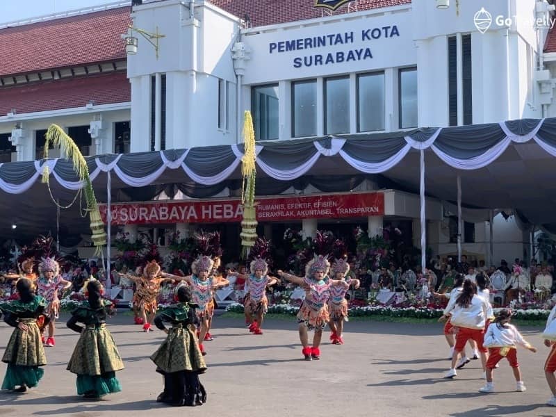 penampilan tari di resepsi hjks surabaya