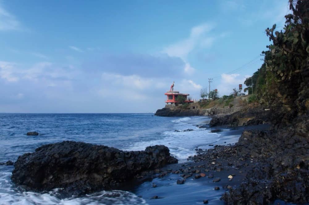 pantai watu dodol