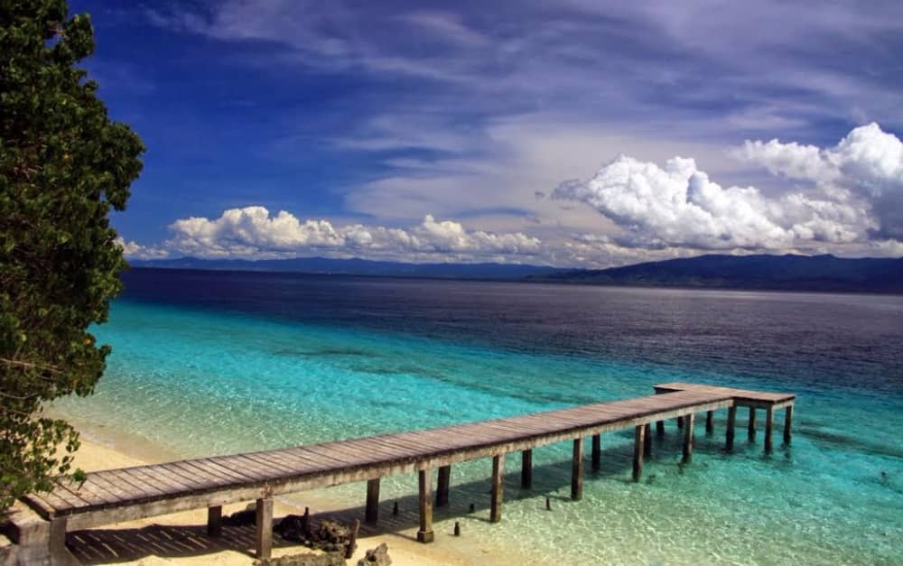 pantai liang maluku