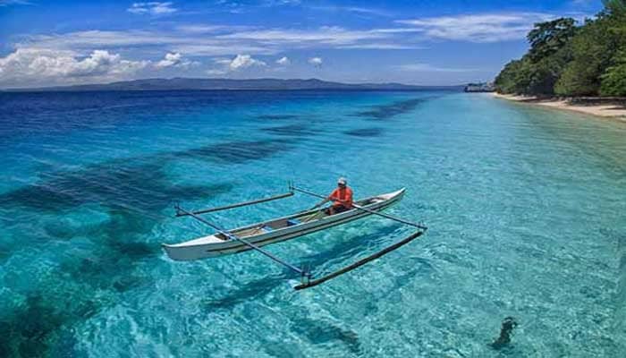 pantai liang maluku