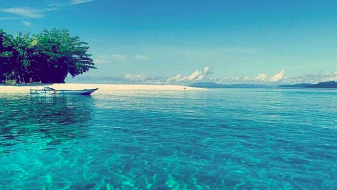 pantai molana maluku