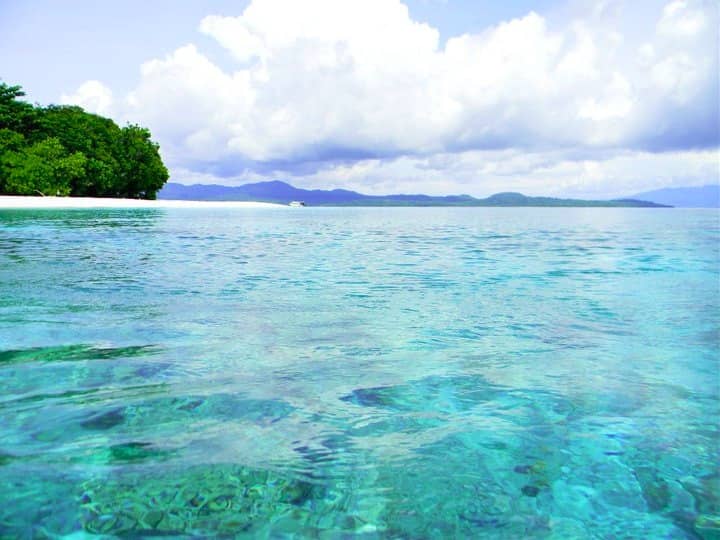 pantai molana maluku