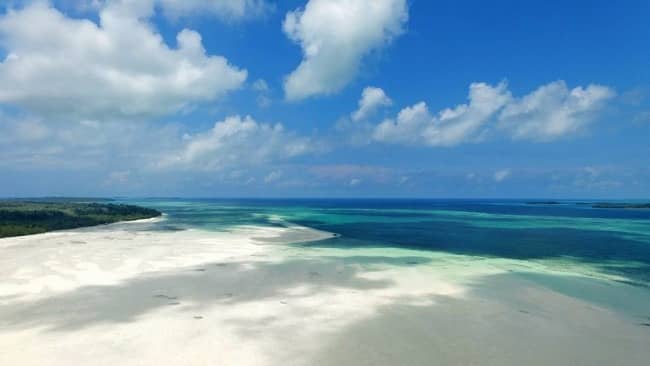 pantai molana maluku