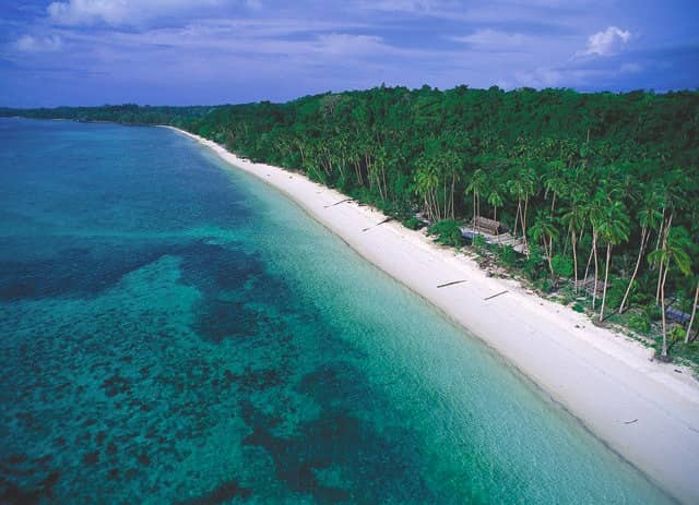 pantai molana maluku
