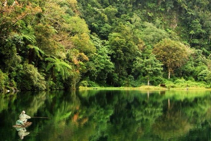 danau rana maluku