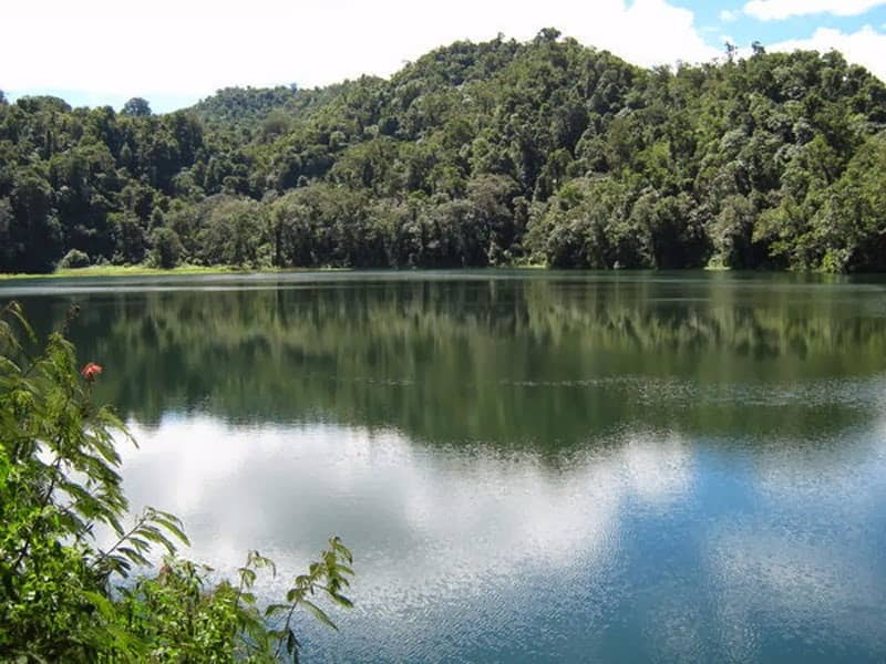 danau rana maluku