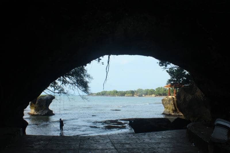 pantai karang bolong