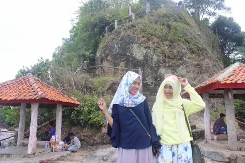 pantai karang bolong