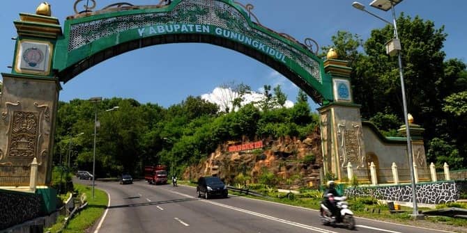 Jembatan Kaca Pantai Nguluran