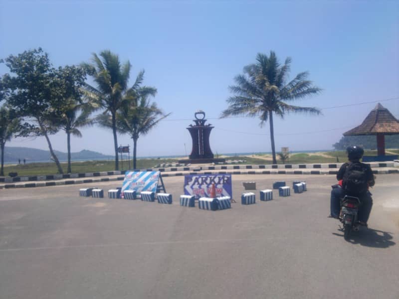 pantai teleng ria pacitan